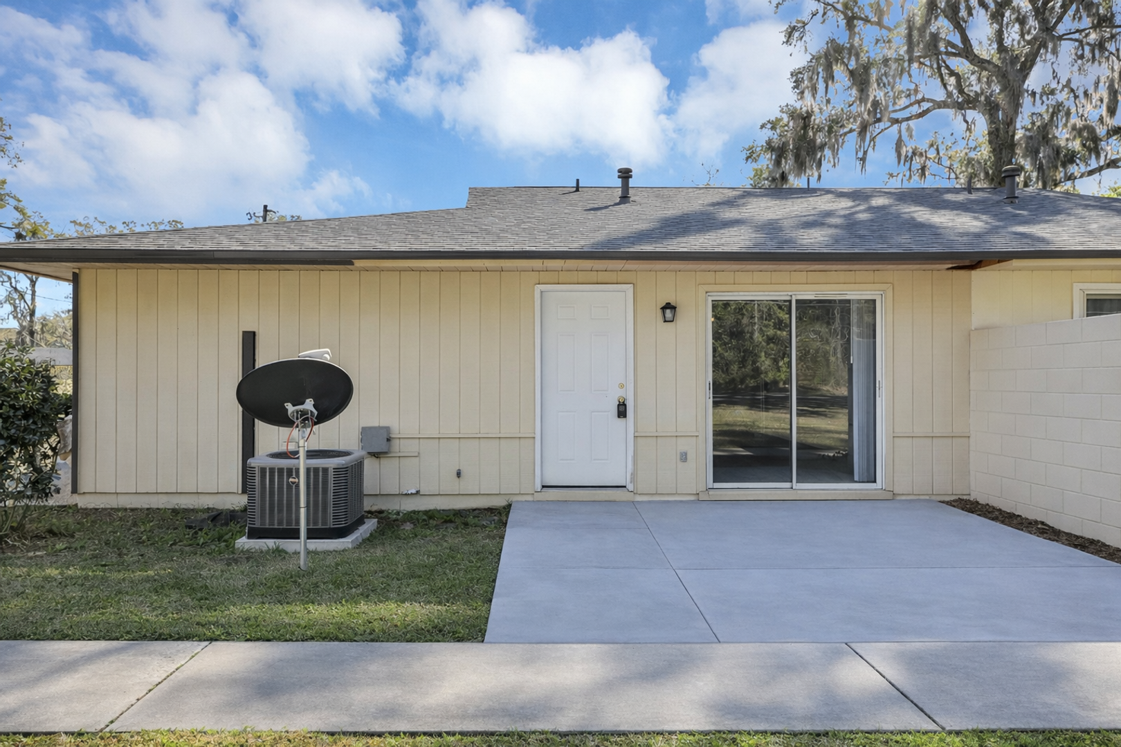 Ocala House: 3800 SE 17TH CT