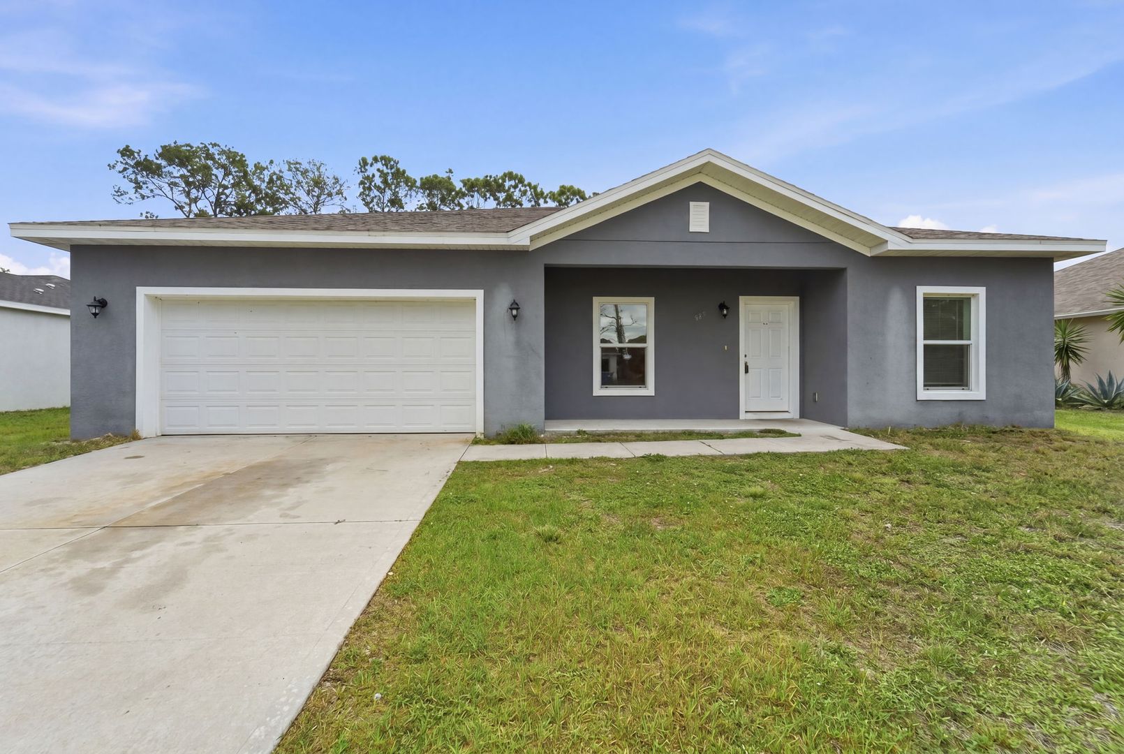 Palm Bay House: 983 Pyracantha St