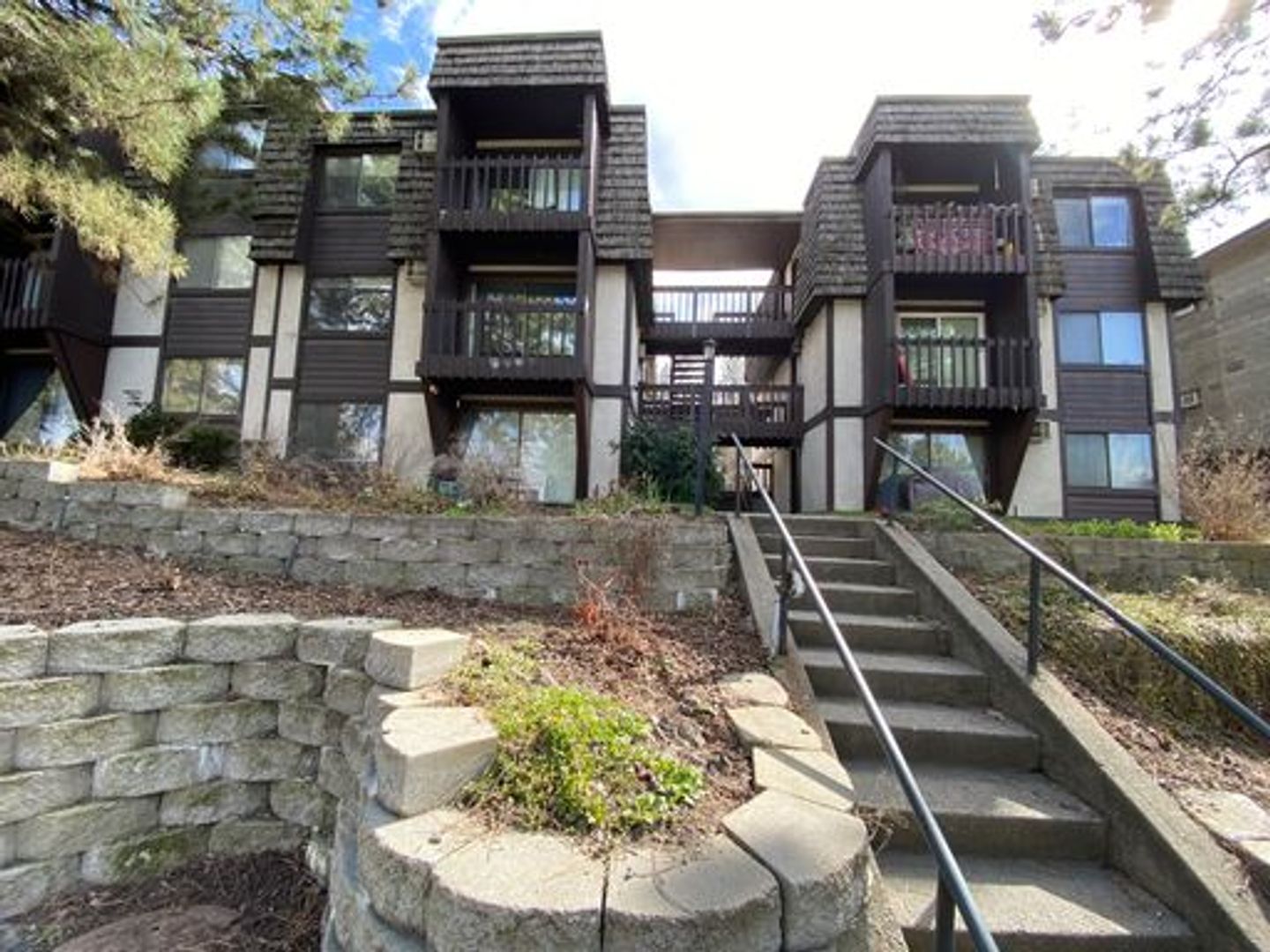 Spokane Apartment: 702 S Oak St