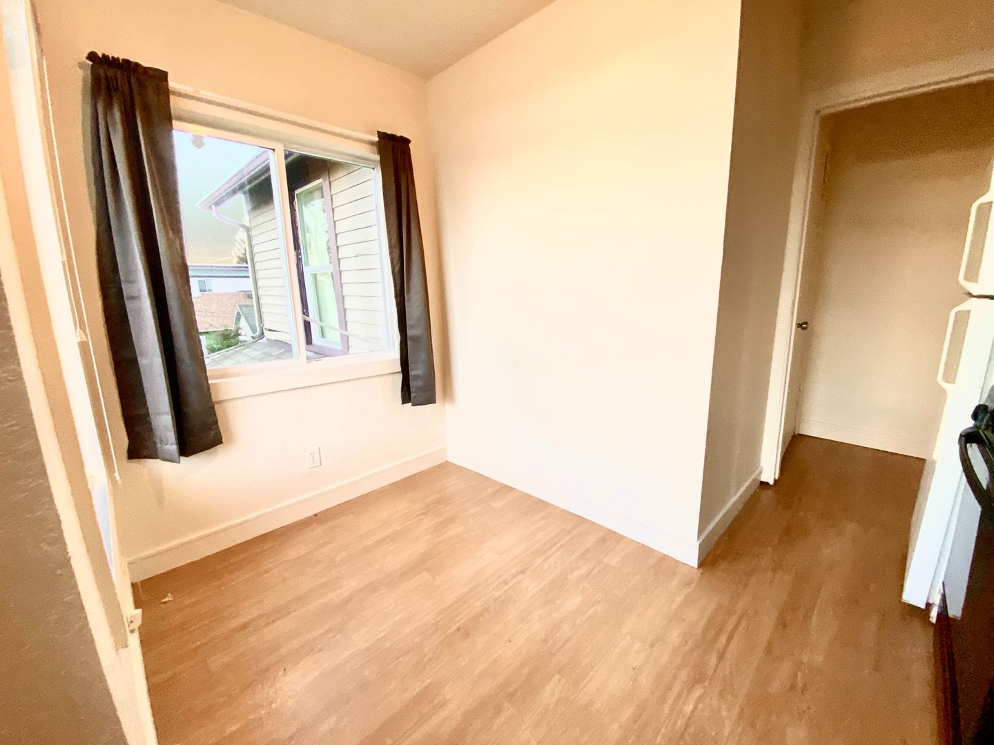 Everett Apartment: 1201 Everett Ave