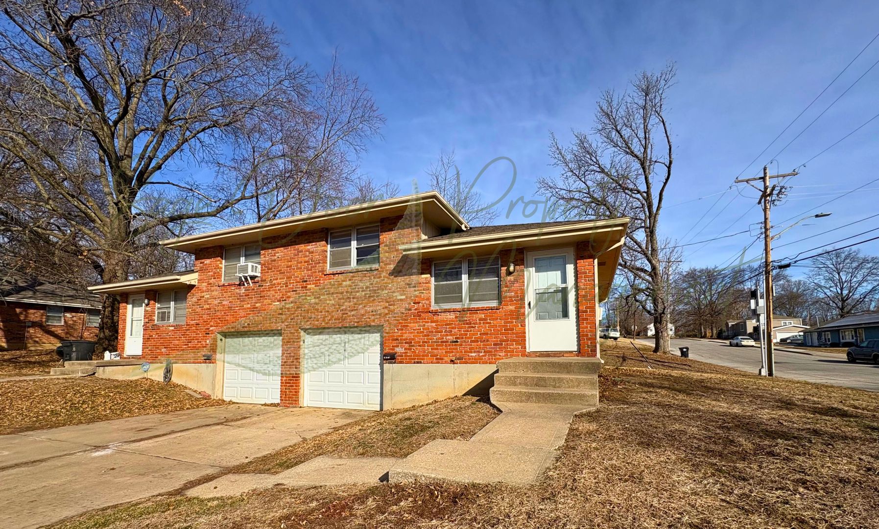 Independence Apartment: 522 E Short Ave