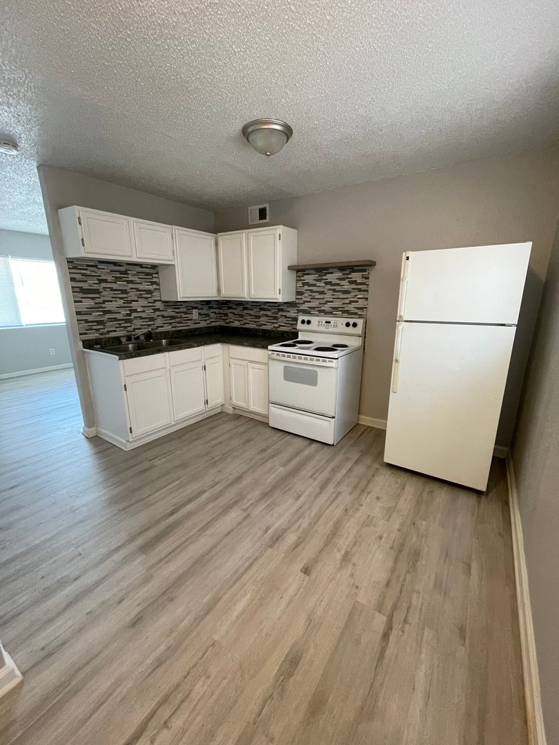 Kansas City Apartment: 5529-5531 Freeman Ct