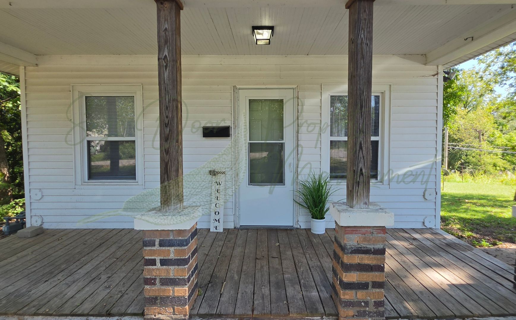 Independence House: 303 N Huttig Ave