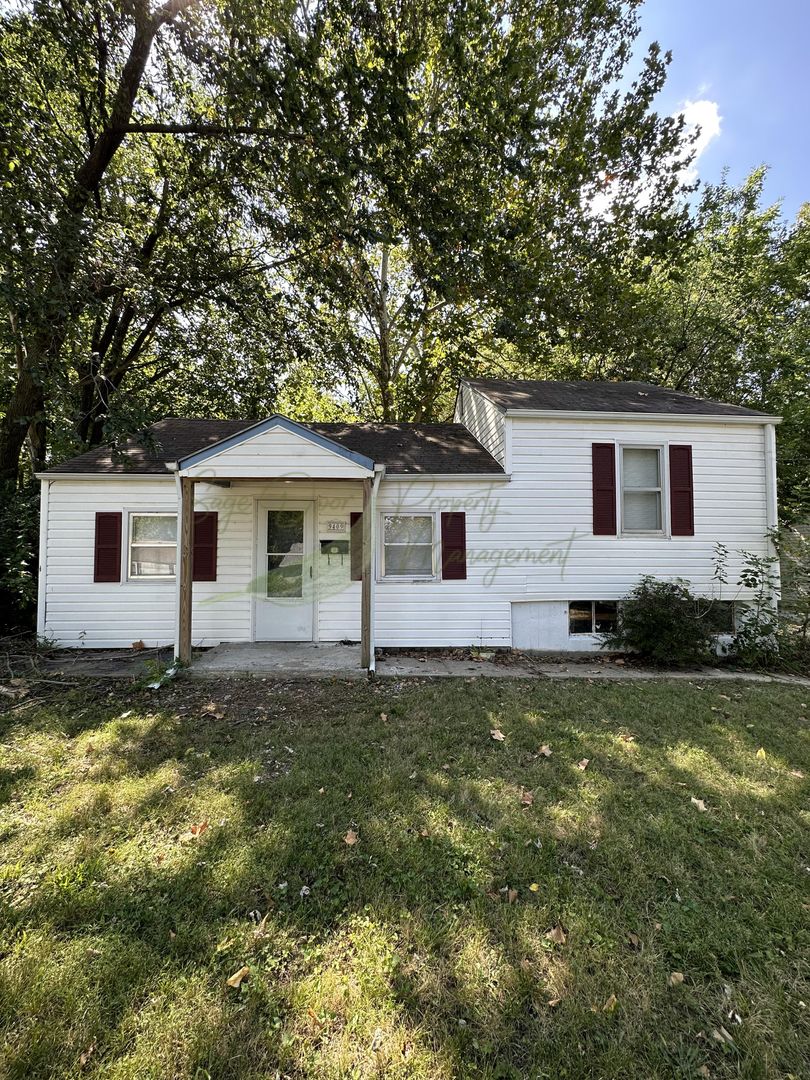 Raytown House: 9409 E 67th Terrace