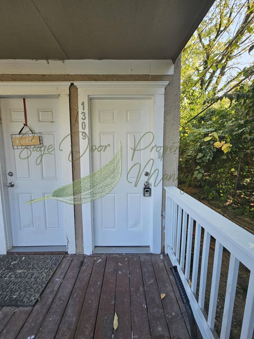 Kansas City Apartment: 1309 & 1311 E 43rd Street