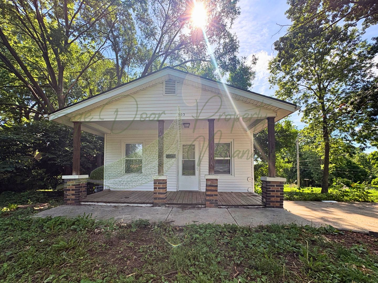 Independence House: 303 N Huttig Ave