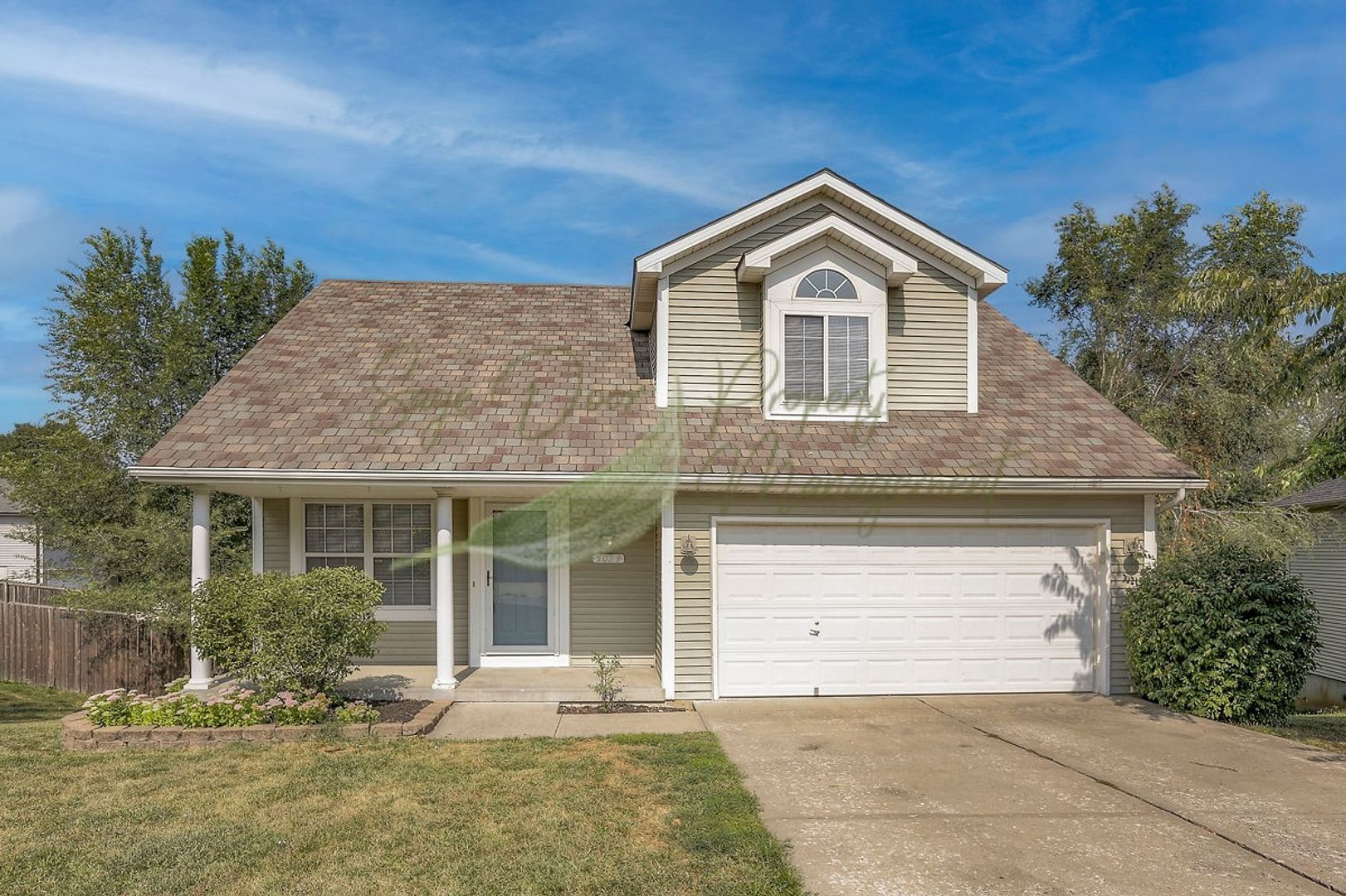 Blue Springs House: 5029 NW Nantucket Dr