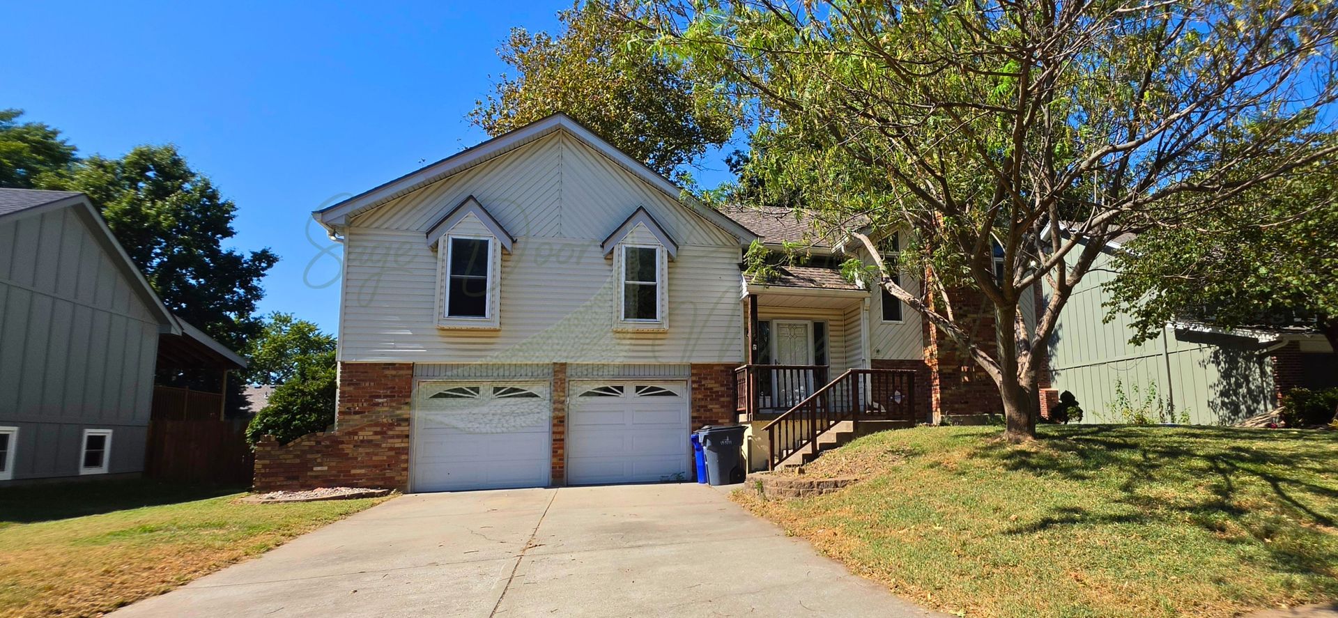Olathe House: 13944 S Raintree Drive