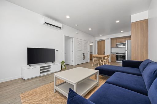 918 at Eastchester - Luxury Downtown One-Bedroom Apartment – photo 1