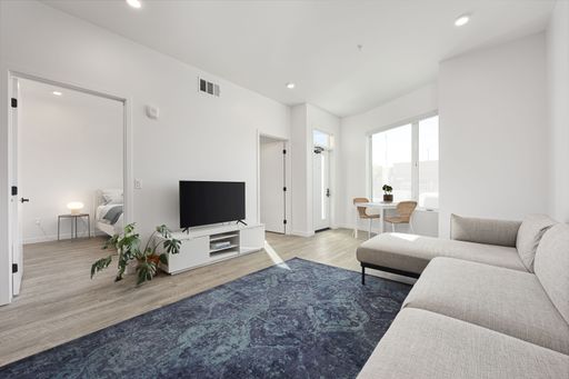 Modern Downtown Bakersfield 1-Bedroom at The Cue | Walk-In Closet & Modern Finishes – photo 1