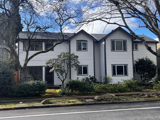 **$500 Rent credit! Beautiful and bright 1 BD with A/C close to downtown in the Whiteaker! – photo 1