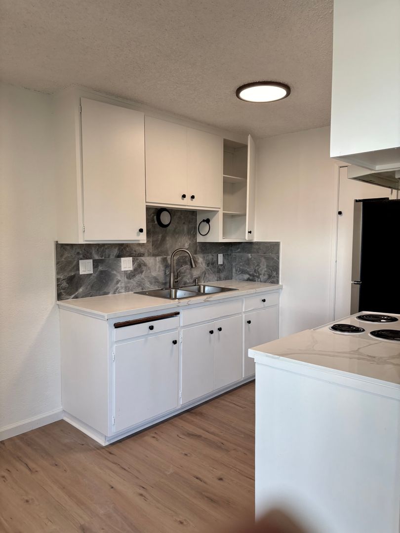 Monterey Apartment: 77 Porta Vista Dr