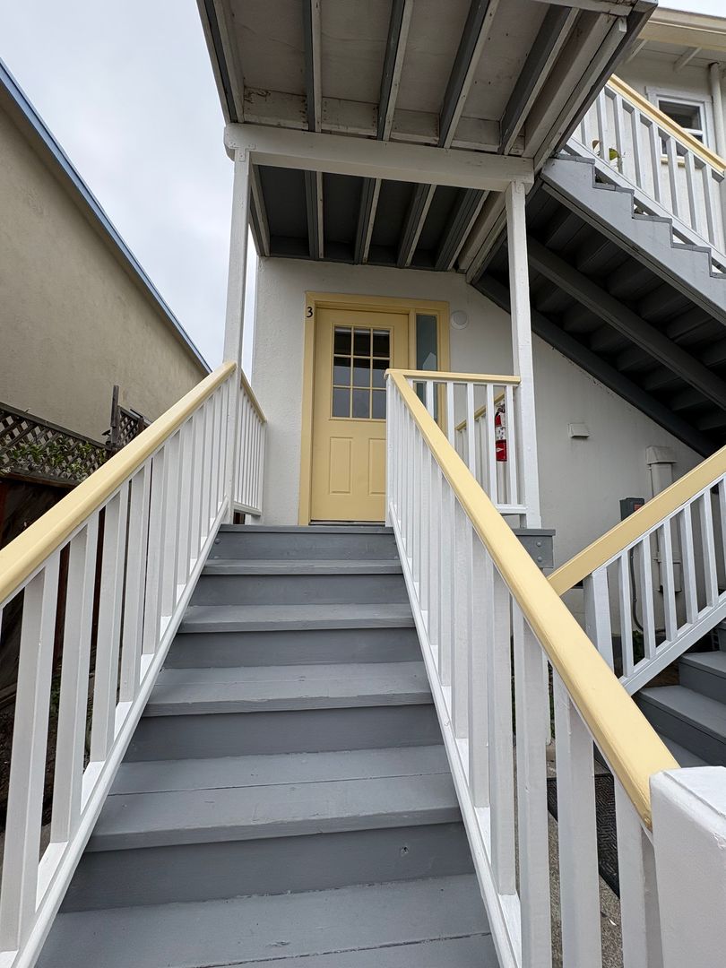 Monterey Apartment: 322 Larkin