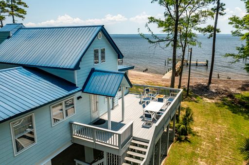 Gorgeous Neuse River Home