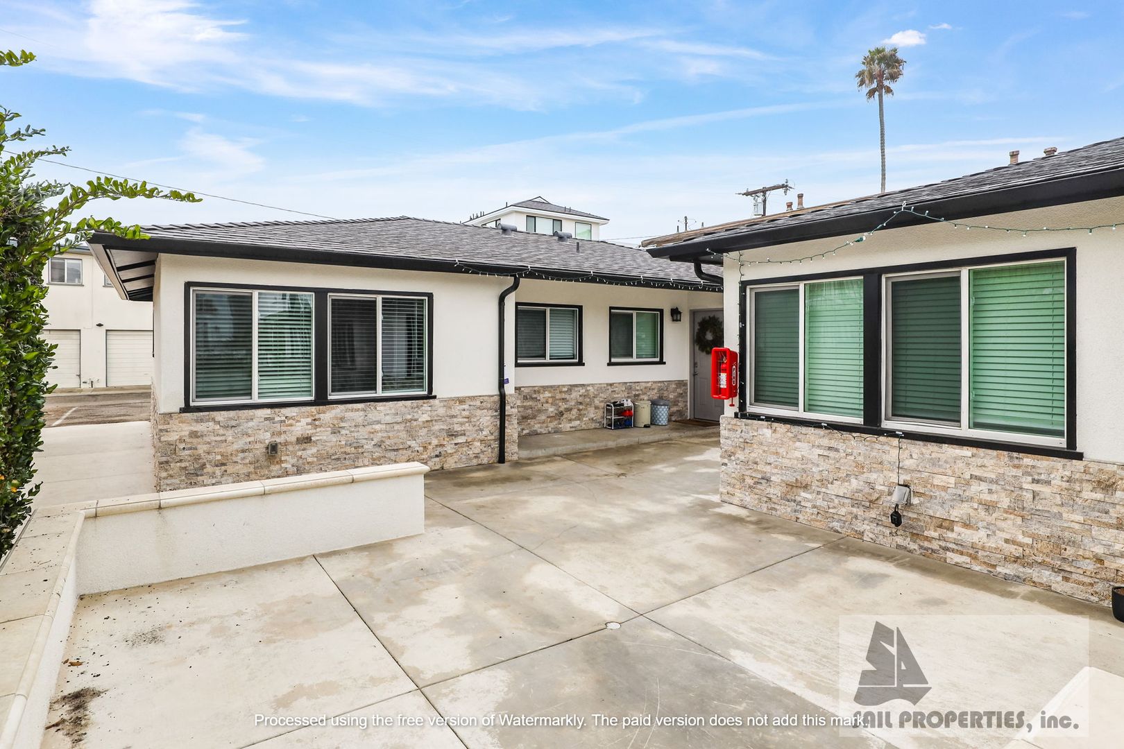 Huntington Beach Apartment: 206 Chicago Ave