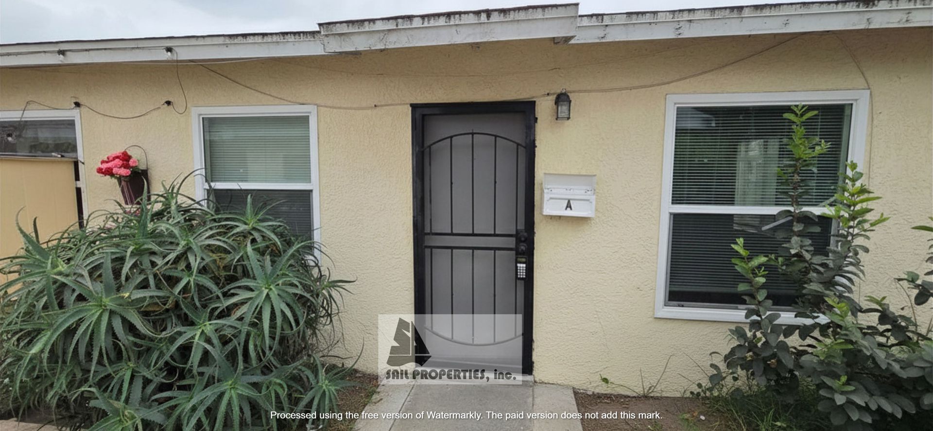 Paramount Apartment: 14416 Orange Ave