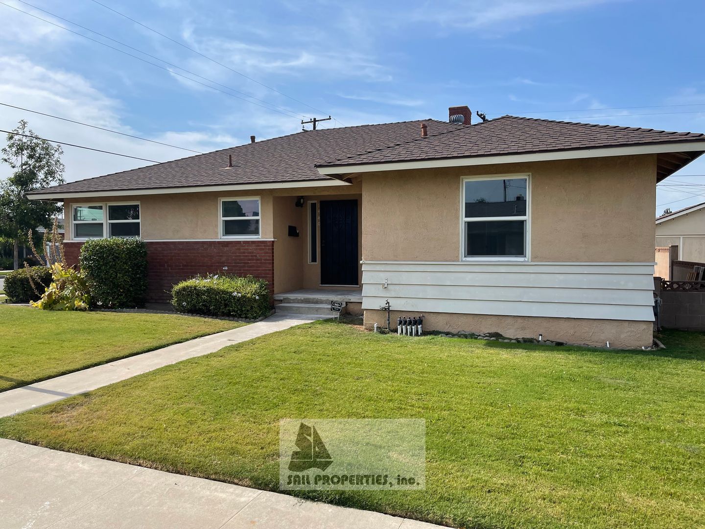 Orange House: 1440 E Rose Ave