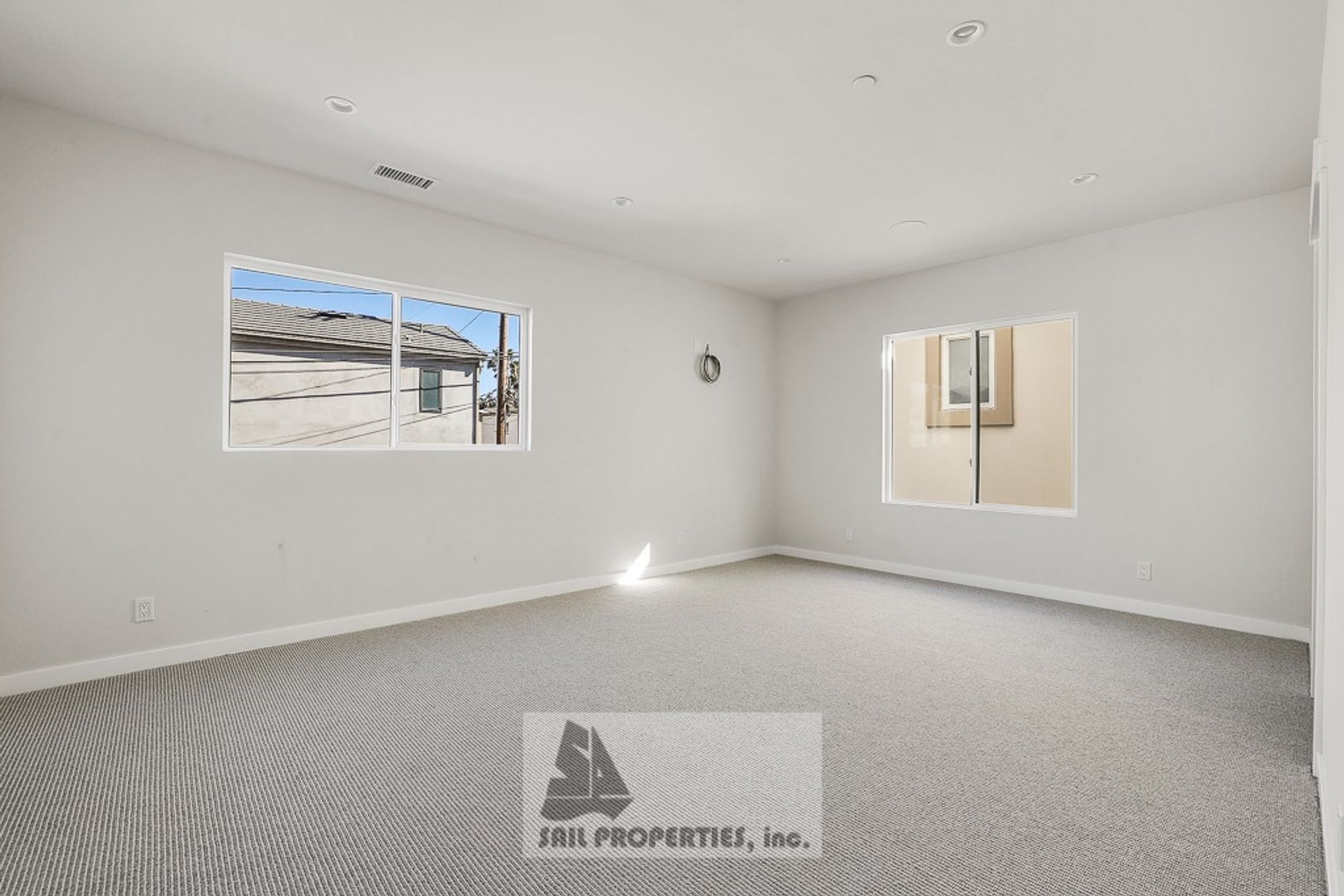 Discover a thoughtfully updated 2‑bedroom, 4‑bath duplex in Huntington Beach offering ocean views and a range of modern touches 9 of 12