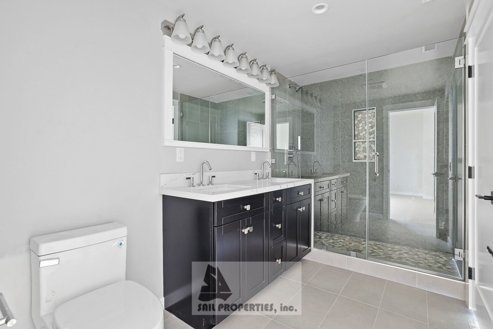 Discover a thoughtfully updated 2‑bedroom, 4‑bath duplex in Huntington Beach offering ocean views and a range of modern touches 7 of 12