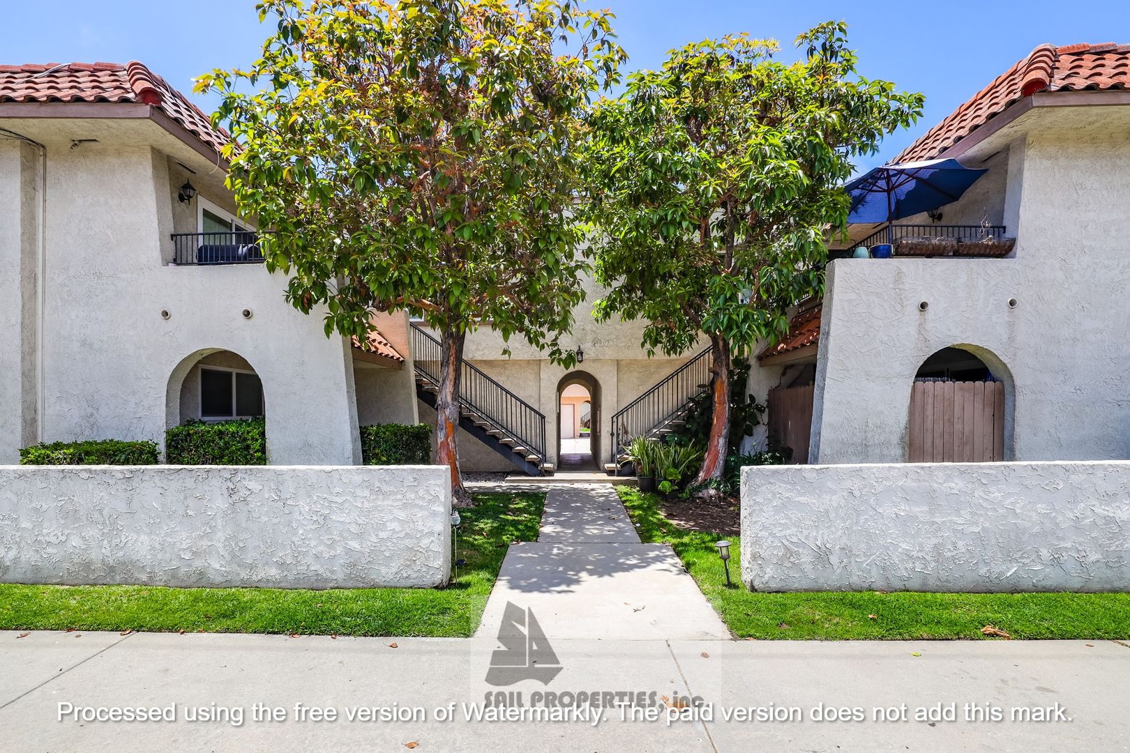 Huntington Beach Apartment: 4752 Pearce Dr