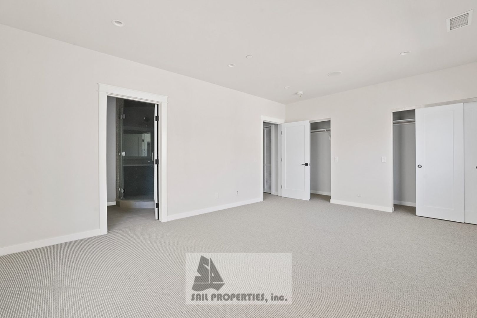 Discover a thoughtfully updated 2‑bedroom, 4‑bath duplex in Huntington Beach offering ocean views and a range of modern touches 10 of 12