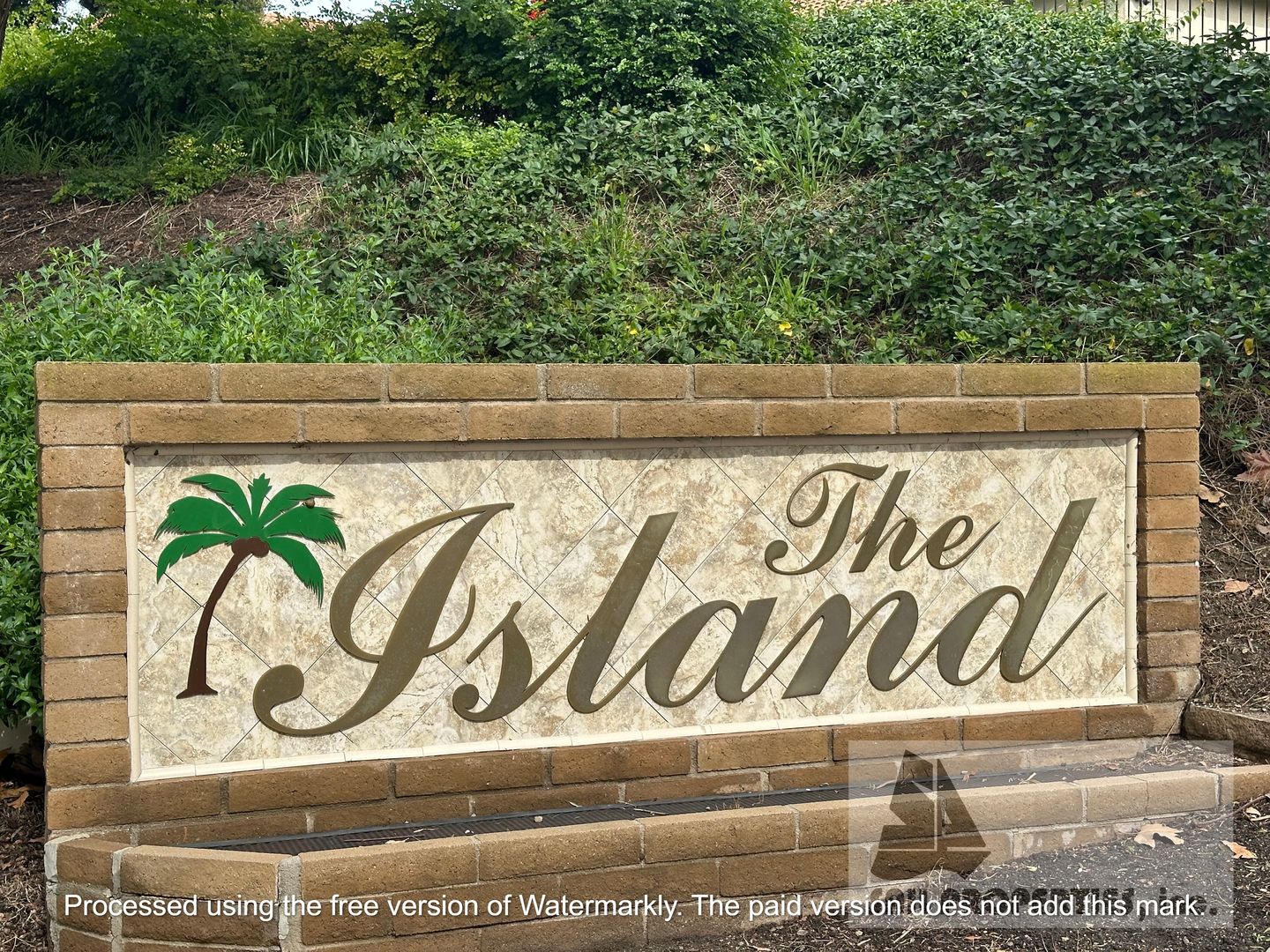 Fullerton House: 1818 Island Drive