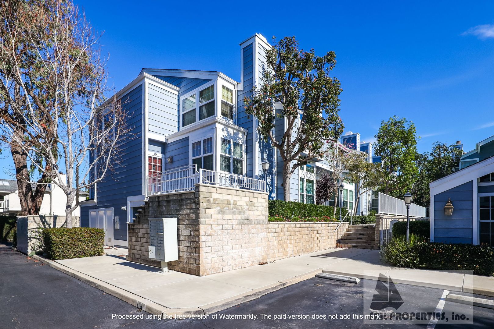 Newport Beach Townhome: 884 Halyard