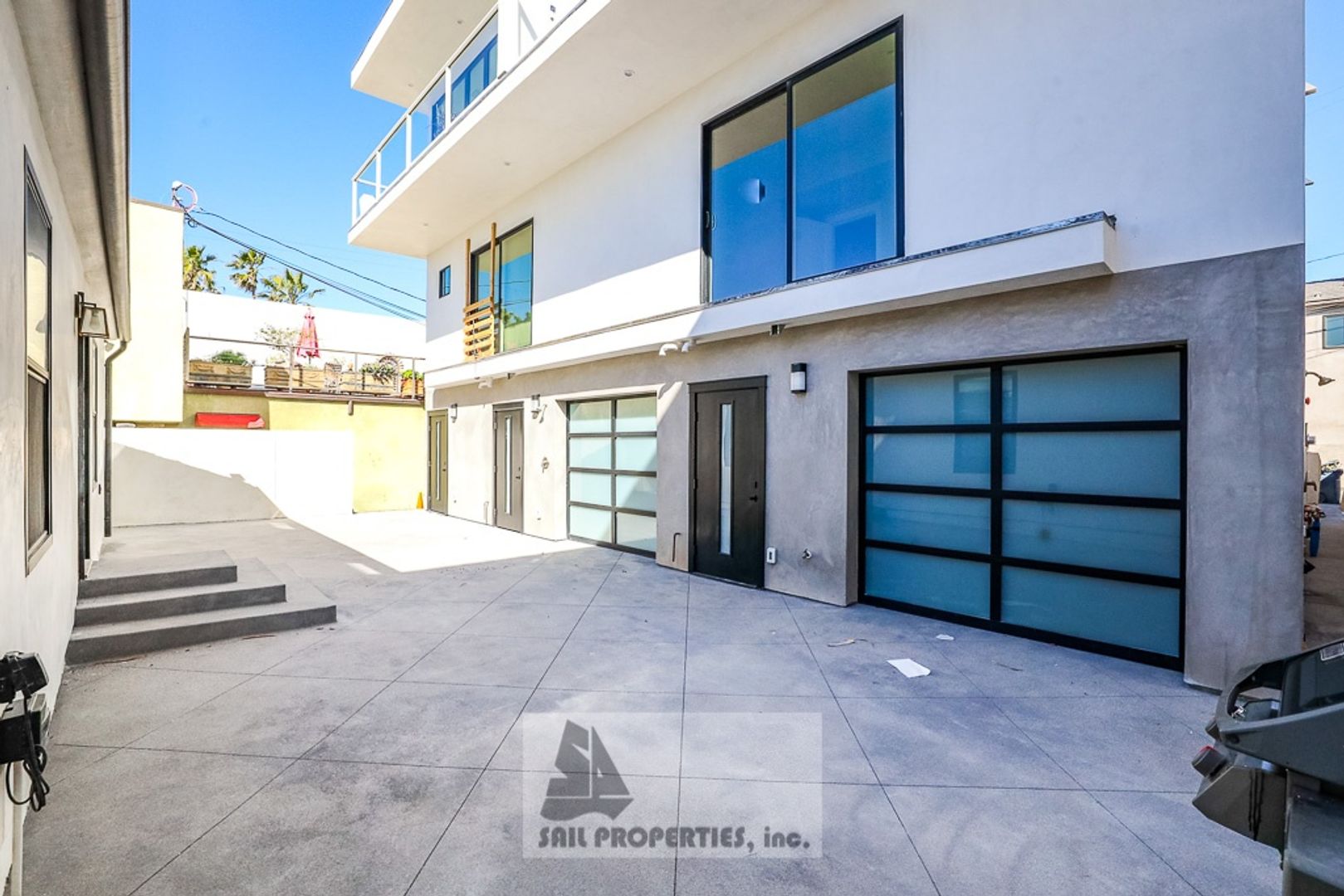 Discover a thoughtfully updated 2‑bedroom, 4‑bath duplex in Huntington Beach offering ocean views and a range of modern touches 2 of 12