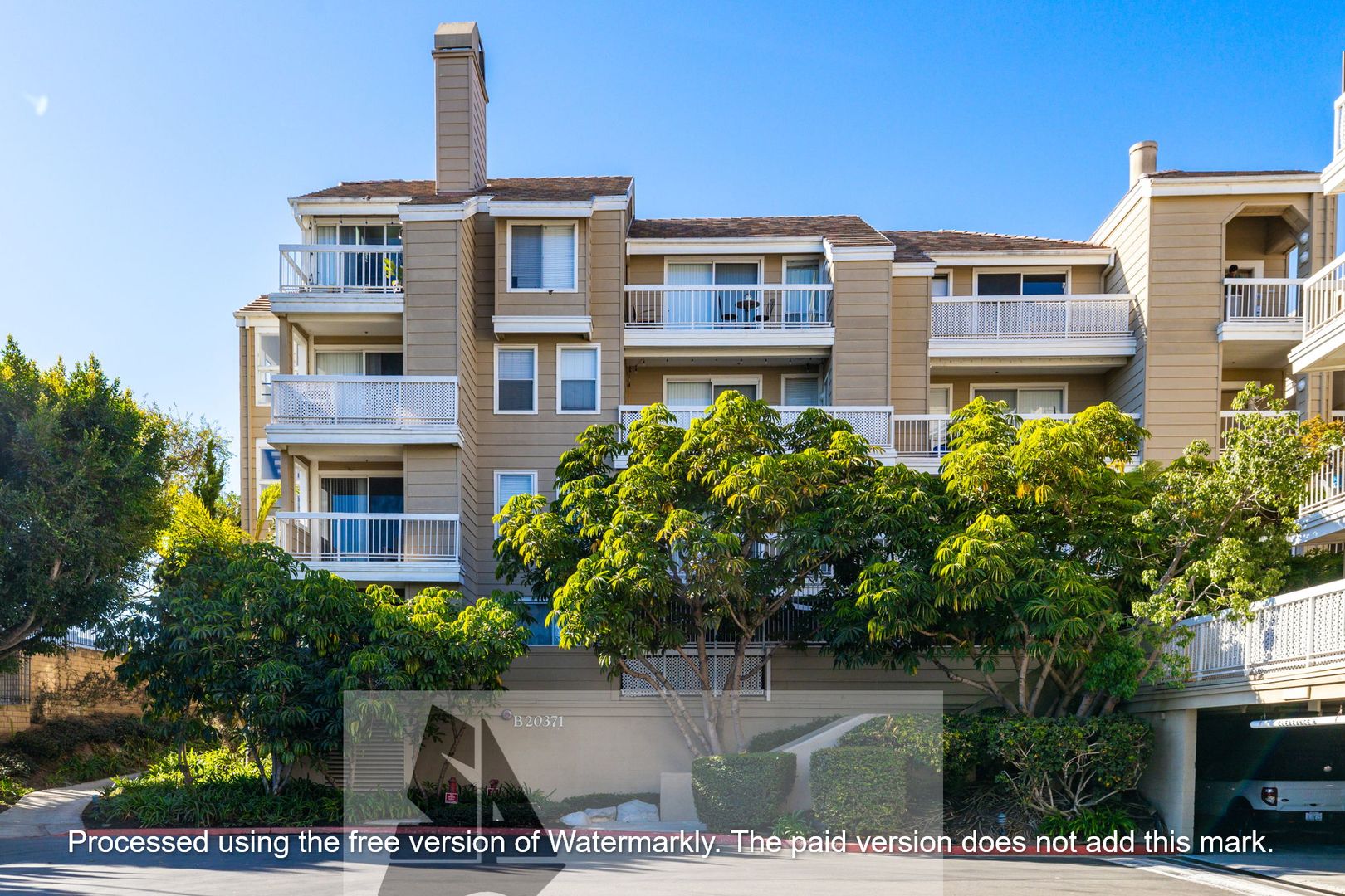 Huntington Beach Condo: 20371 Bluffside Cir #407