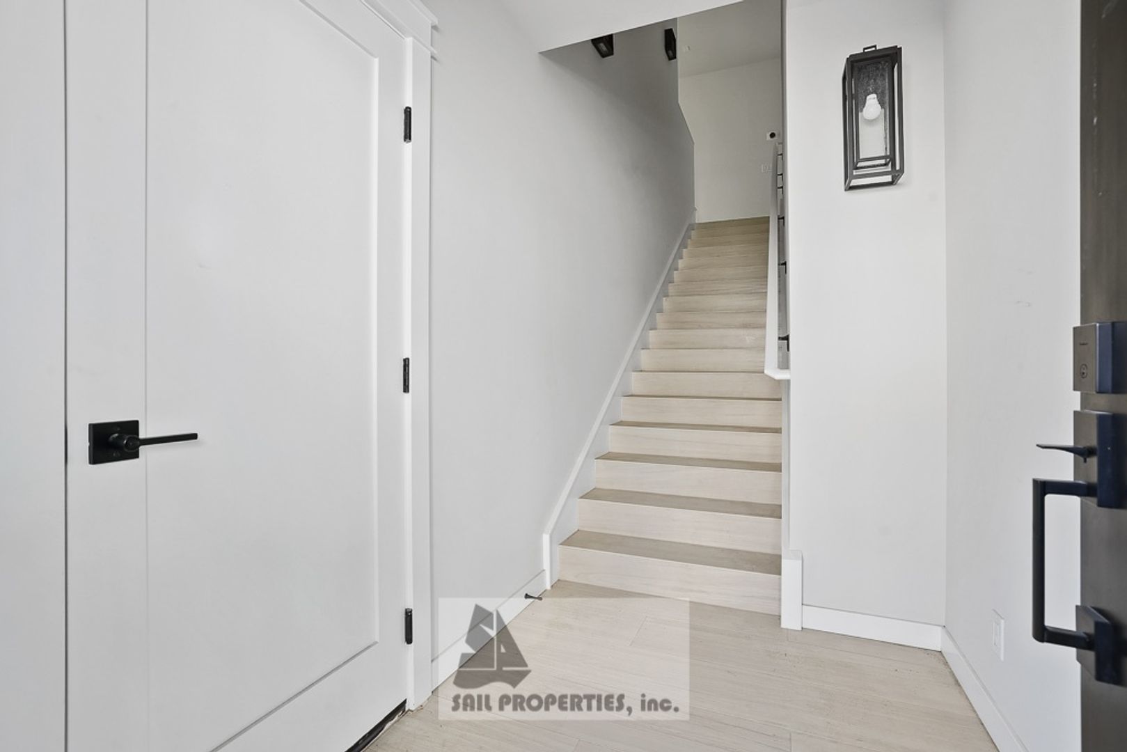 Discover a thoughtfully updated 2‑bedroom, 4‑bath duplex in Huntington Beach offering ocean views and a range of modern touches 3 of 12