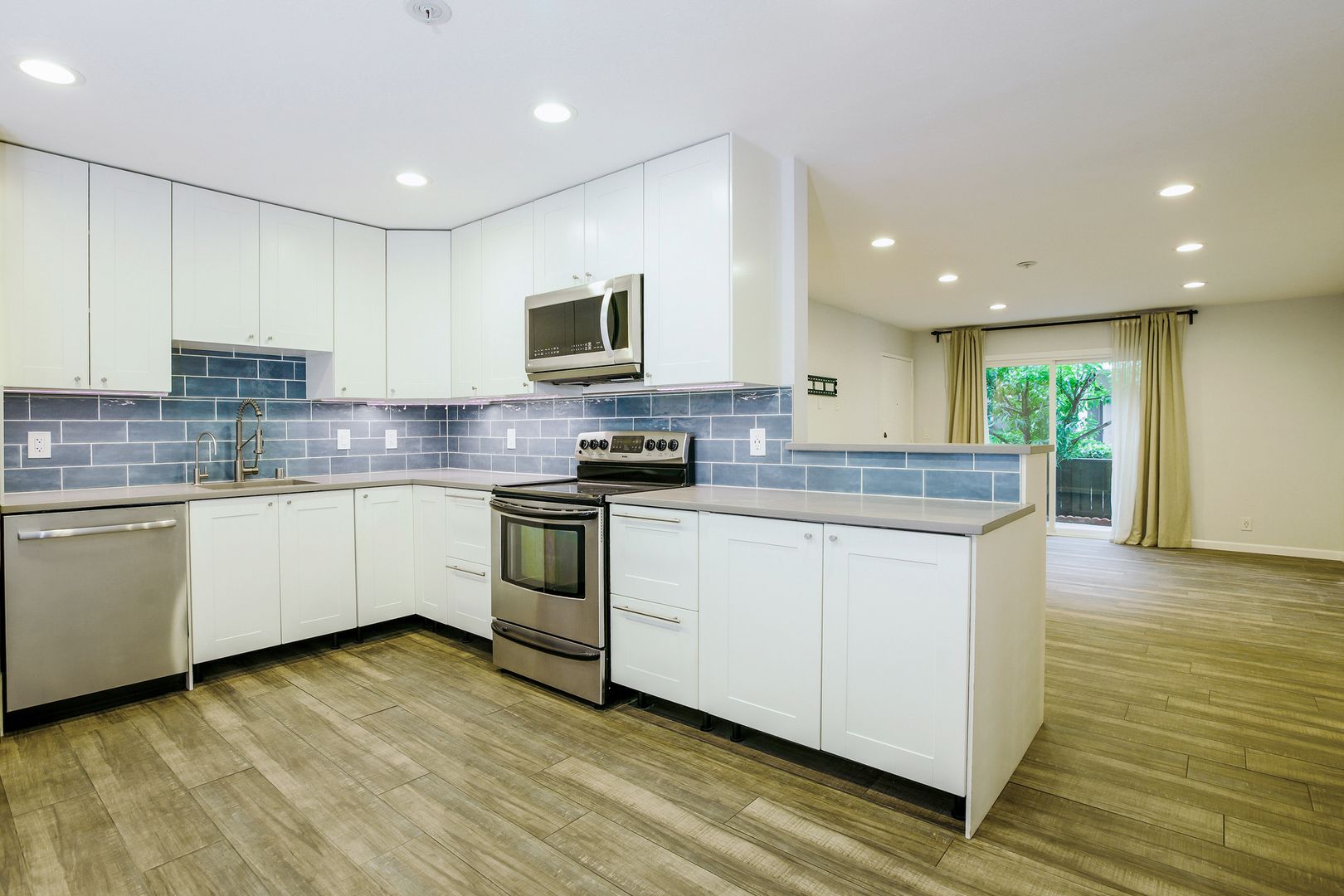Lake Forest Condo: 23250 Orange Ave
