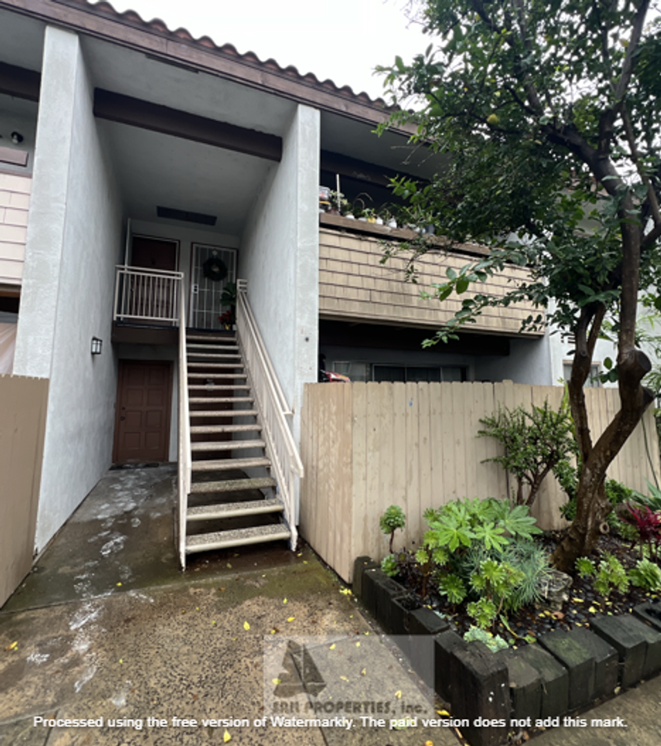 Santa Ana Condo: 2501 W. Sunflower Ave #E-11