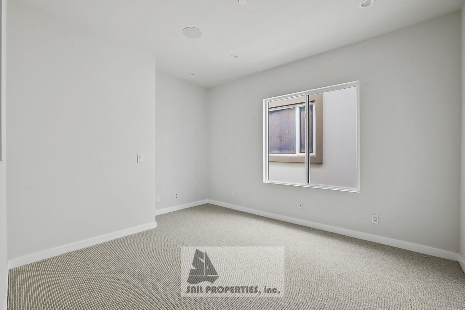 Discover a thoughtfully updated 2‑bedroom, 4‑bath duplex in Huntington Beach offering ocean views and a range of modern touches 5 of 12