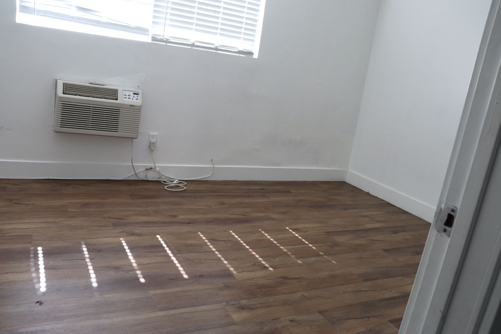 Los Angeles Apartment: 155 W. 41st Place