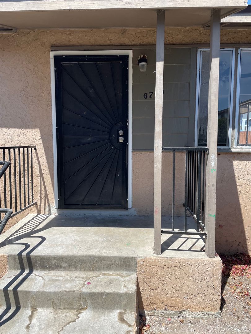 San Diego Apartment: 6724-52 Tait Street