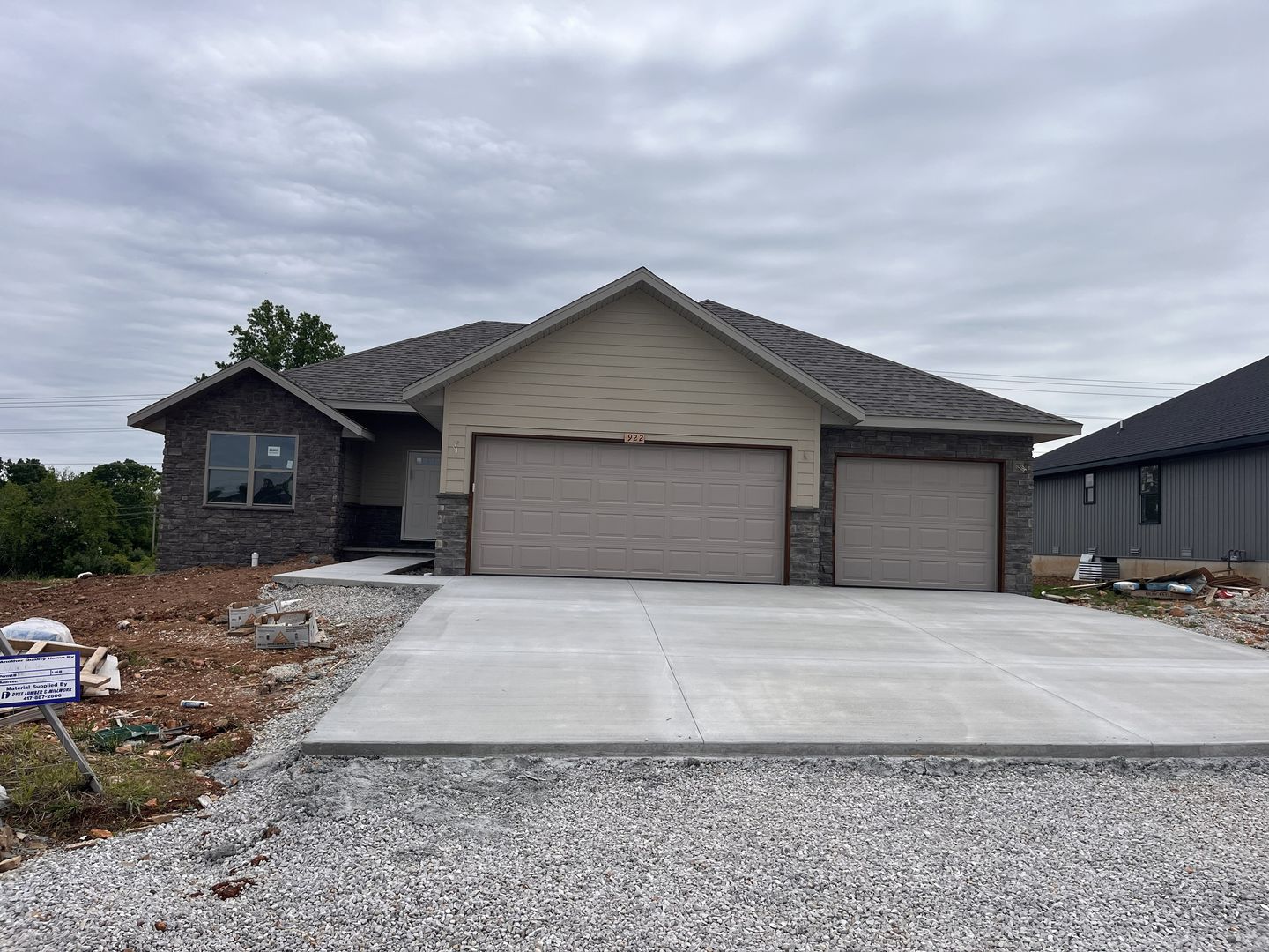 Nixa House: 922 S. Pindall Lane