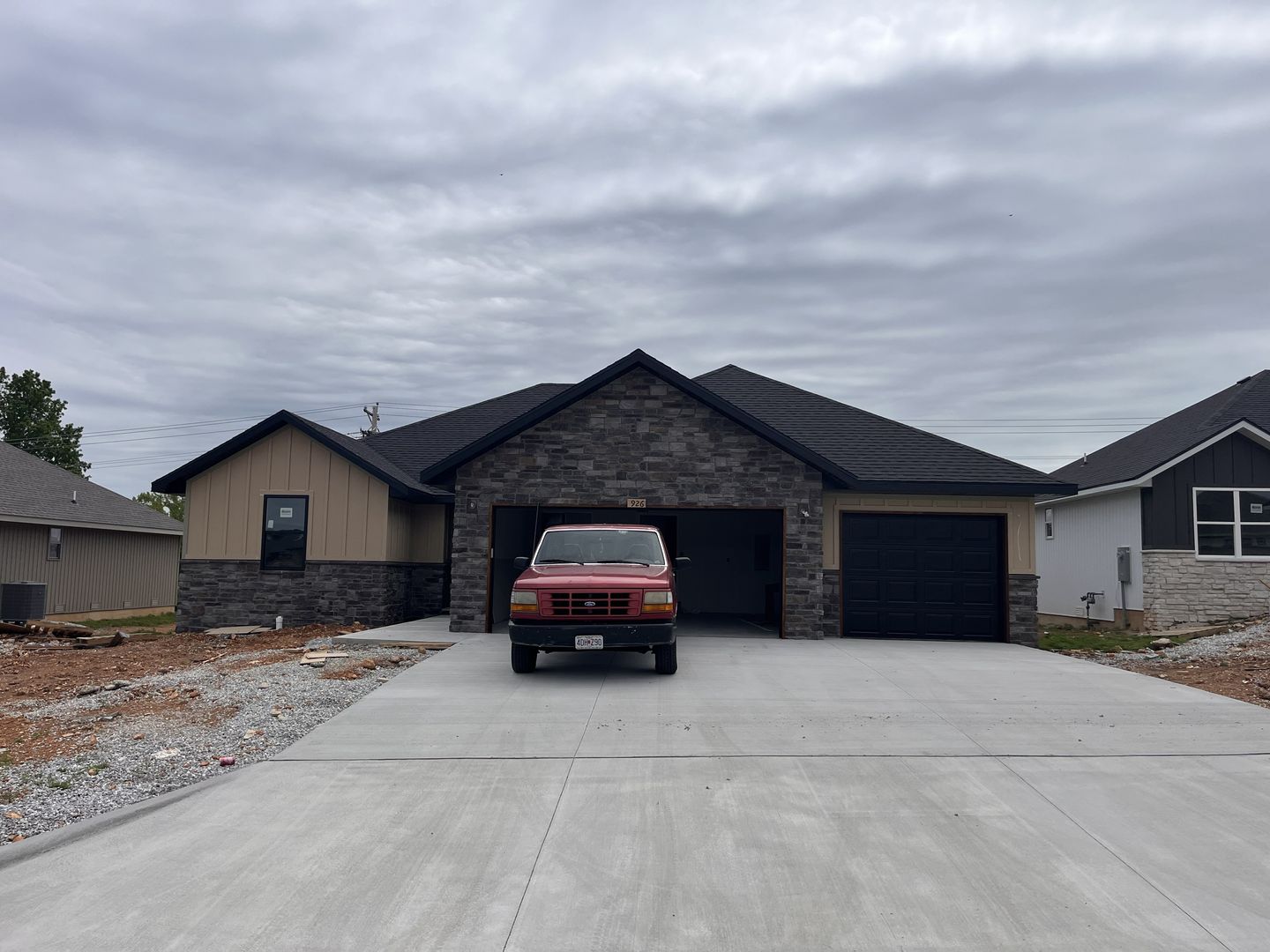 Nixa House: 926 S. Pindall Lane