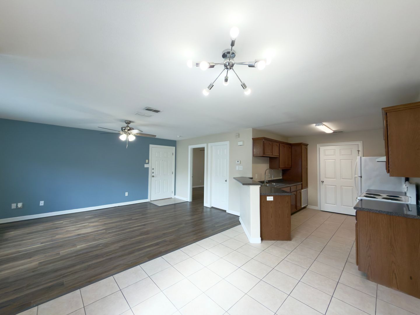 McAllen Apartment: 1001 E Fern Ave