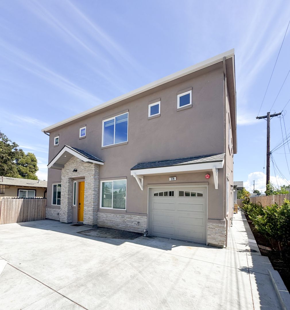Hayward Apartment: 574-578 Marin Ave
