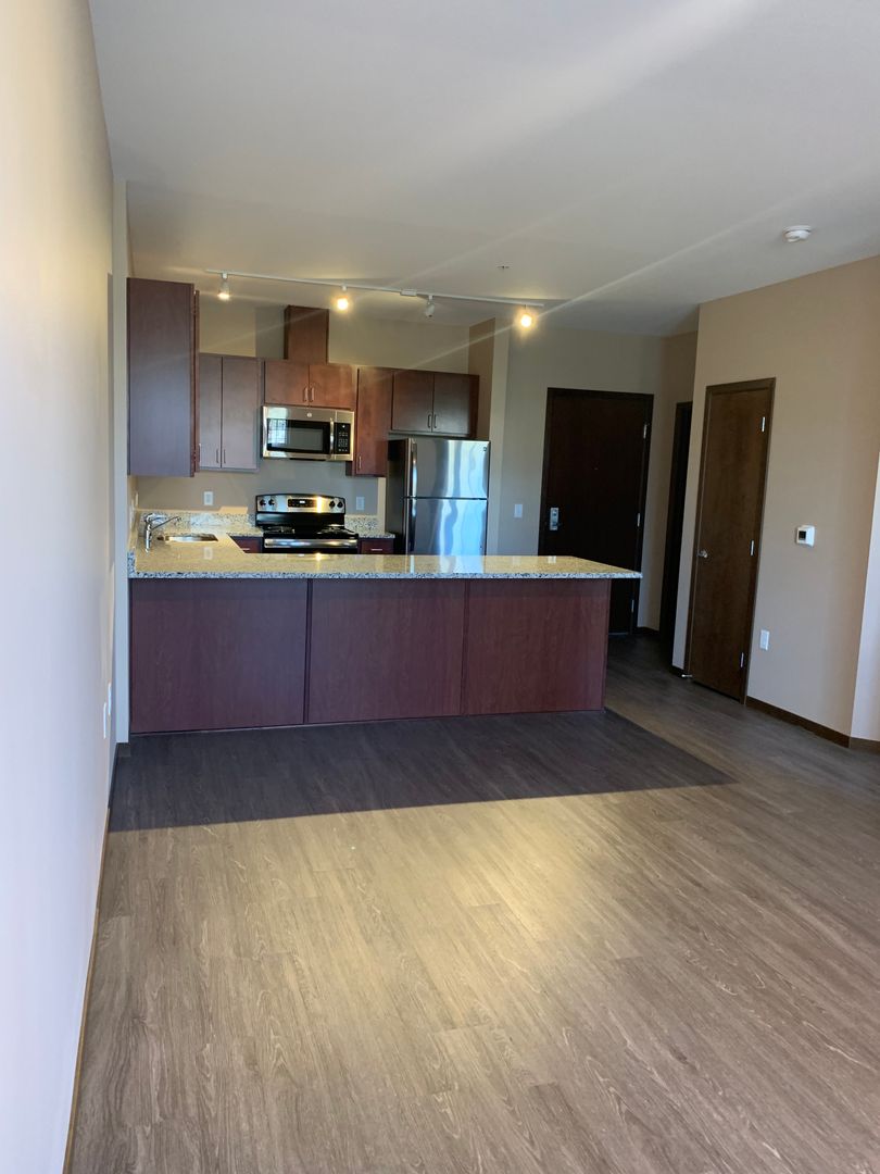 Saint Paul Apartment: 1880 Old Hudson Road