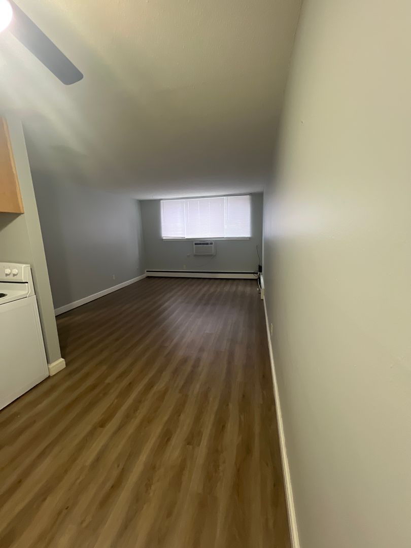 Saint Paul Apartment: 467 Maryland Avenue W