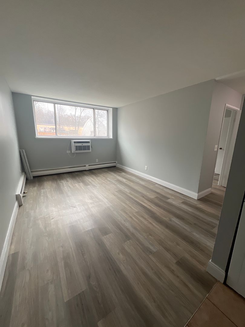 Saint Paul Apartment: 467 Maryland Avenue W