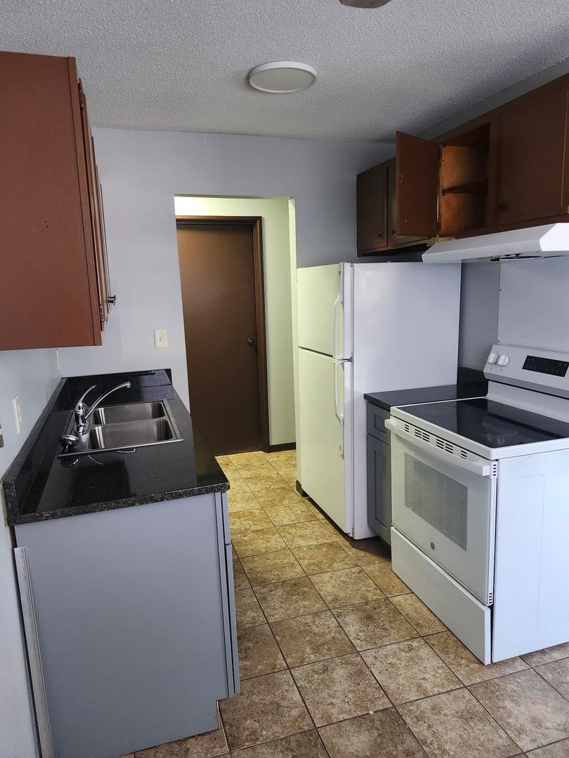 Saint Paul Apartment: 1542 Marion Street