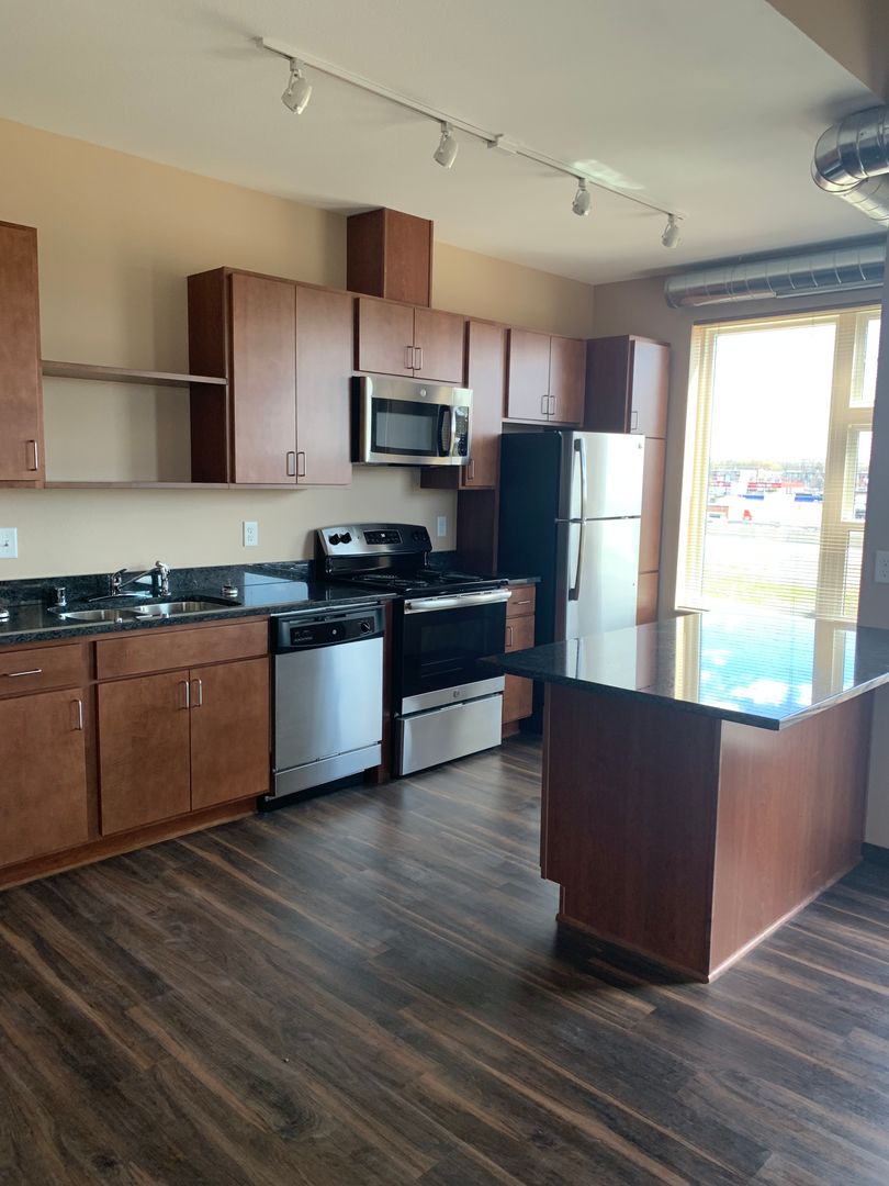 Saint Paul Apartment: 1880 Old Hudson Road