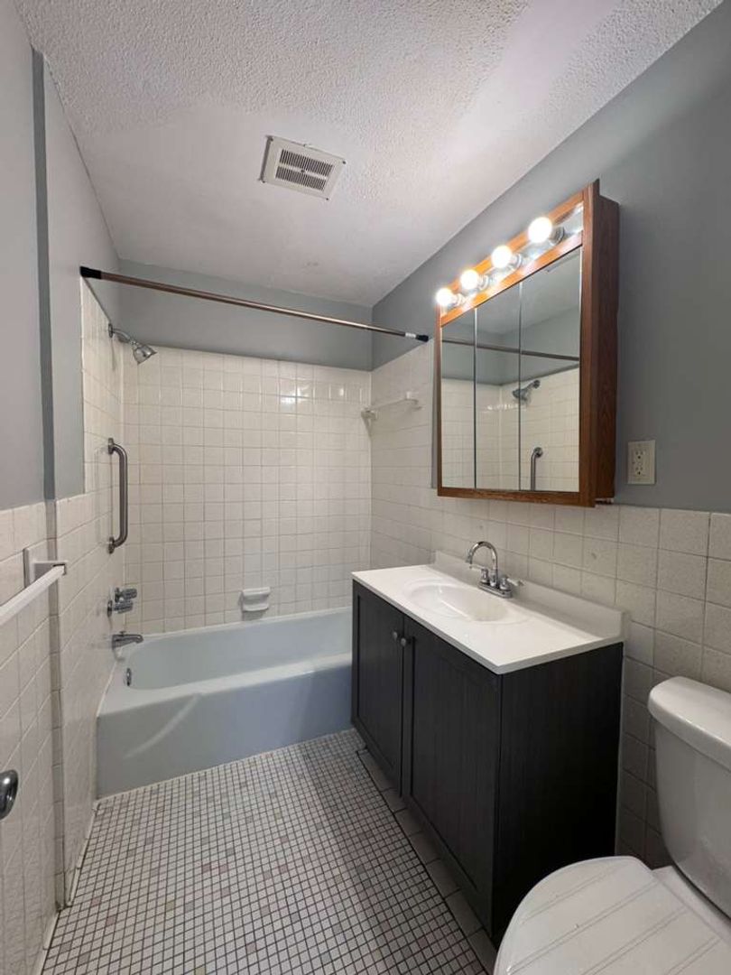 Saint Paul Apartment: 395 Luella Street N