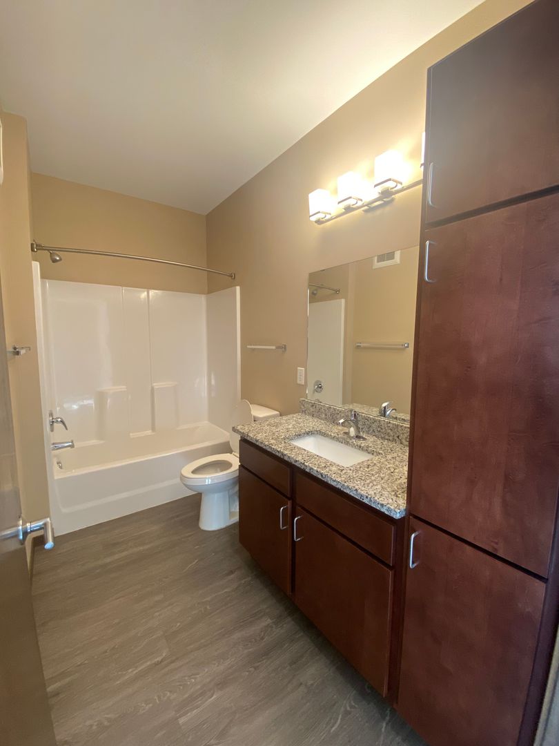 Saint Paul Apartment: 1880 Old Hudson Road