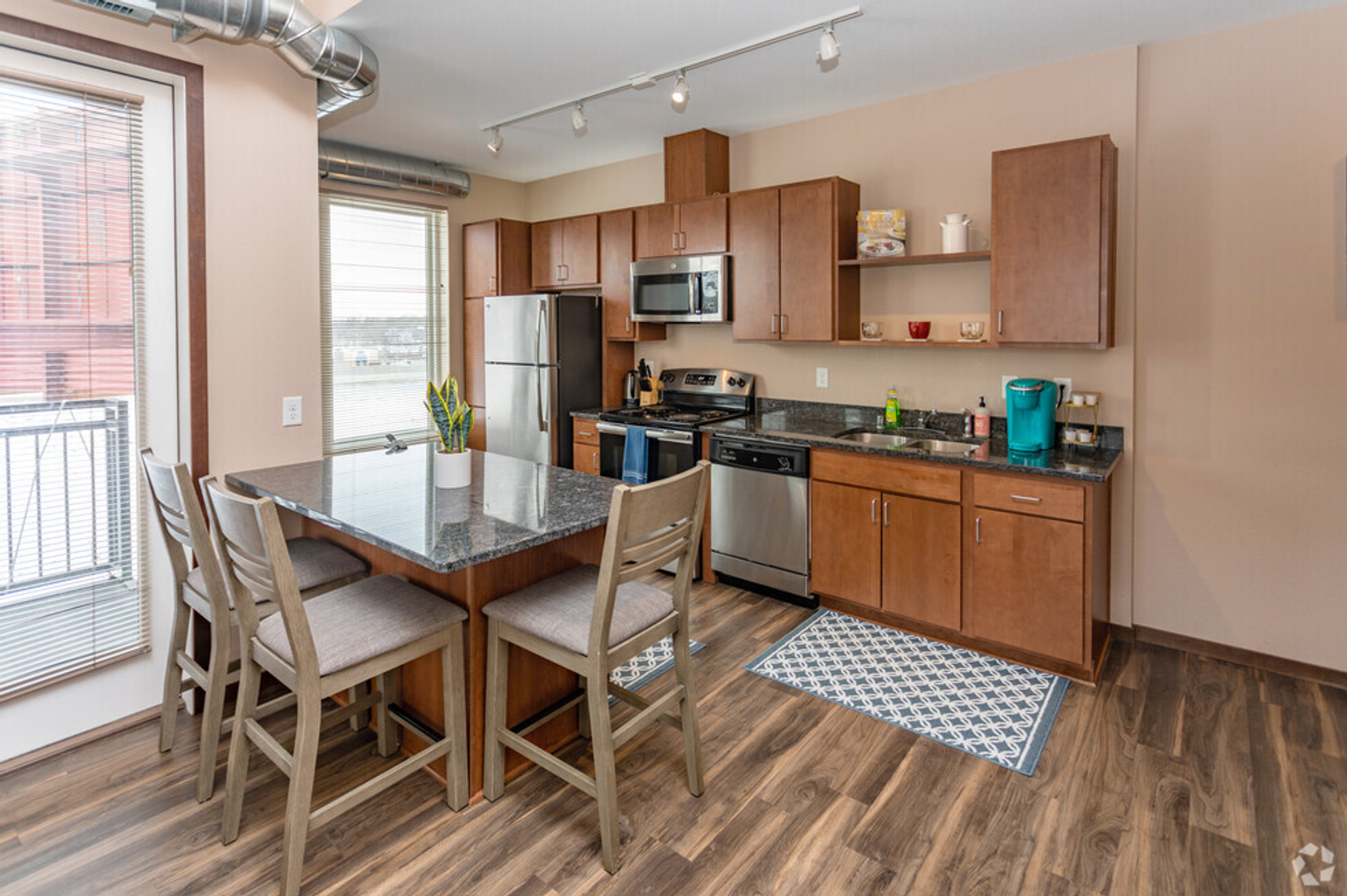 Saint Paul Apartment: 1880 Old Hudson Road