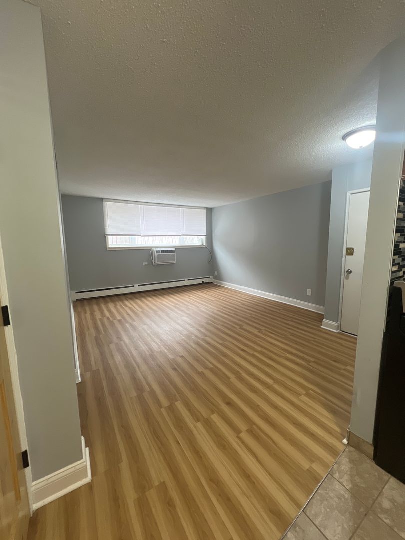 Saint Paul Apartment: 467 Maryland Avenue W