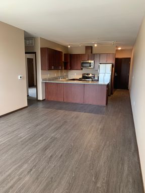 Pacific - Corner 2 Bed 1 Bath – photo 1