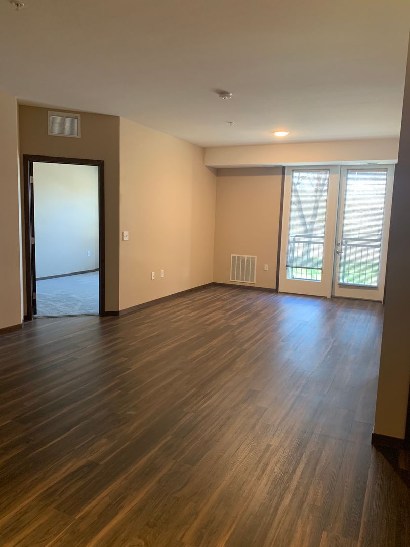 Saint Paul Apartment: 1880 Old Hudson Road